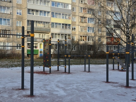 Стол для игры в теннис установили в сквере Петрозаводска