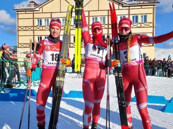 Наталья Непряева взяла золото первого этапа Кубка России по лыжным гонкам