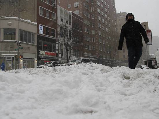 Трое человек погибли из-за рекордного снегопада в США