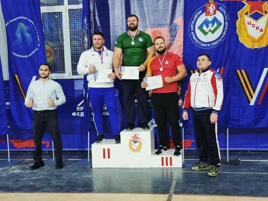 Силачи из Нового Уренгоя завоевали 7 медалей на соревнованиях УрФО по армрестлингу