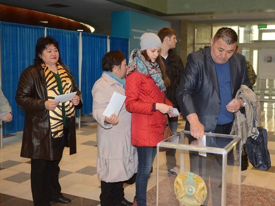 В Казахстане началось голосование на внеочередных президентских выборах