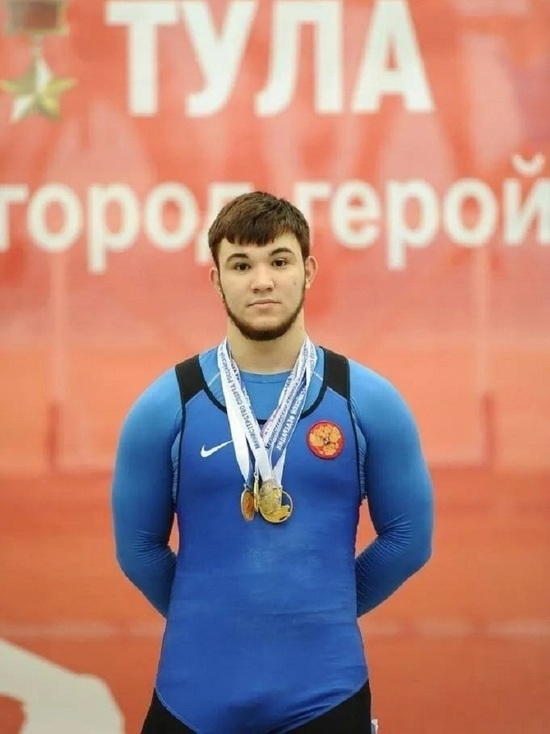 Тяжелоатлет из Салехарда занял 1 место на первенстве России