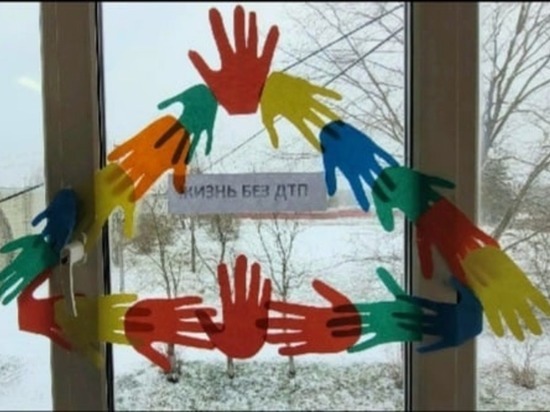 Новгородские школьники подарили водителям ангелов в честь Дня памяти жертв ДТП