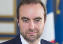Министр Вооружённых сил Франции Себастьян Лекорню заявил в интервью изданию Journal du Dimanche, что Париж вместе со своими партнерами изучает пути политического урегулирования украинского конфликта