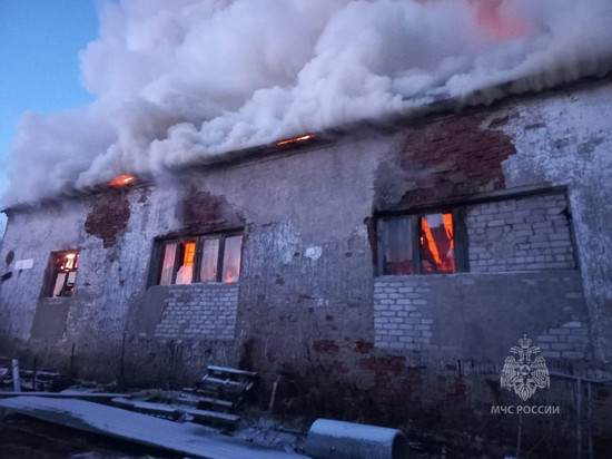 В Слободском шесть пожарных расчетов тушили здание по производству металлопроката