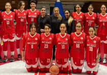 Тренер иранской женской баскетбольной команды Canco Сanada Фарзане Джамами разместила в соцсетях фото спортсменок без хиджабов