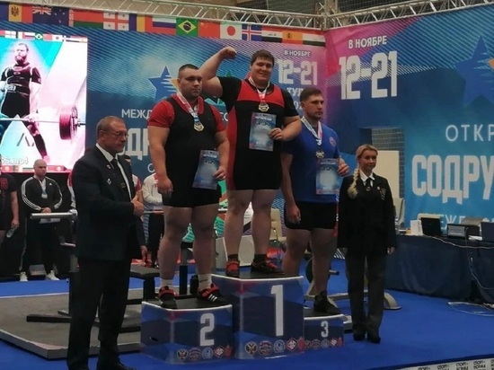 Силач из Губкинского поднял 290 кг и стал победителем международных соревнований