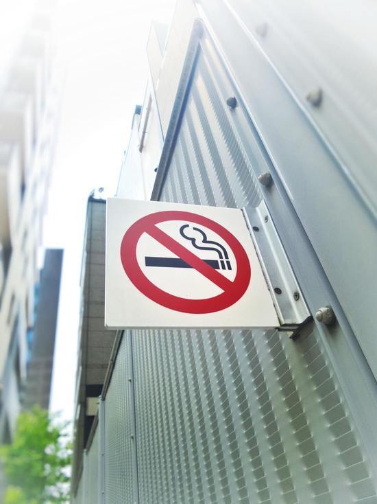 В Красноярске закрыли табачный ларек возле детского сада