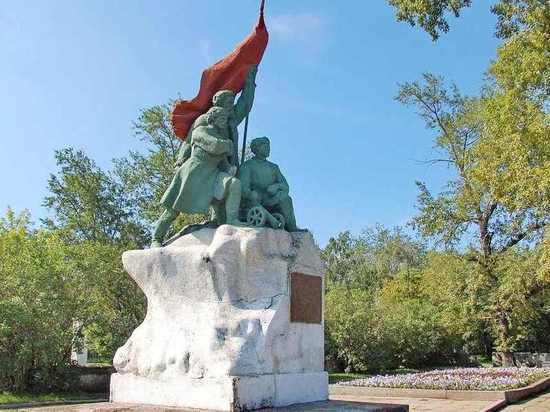 Памятник Борцам революции восстановить нельзя