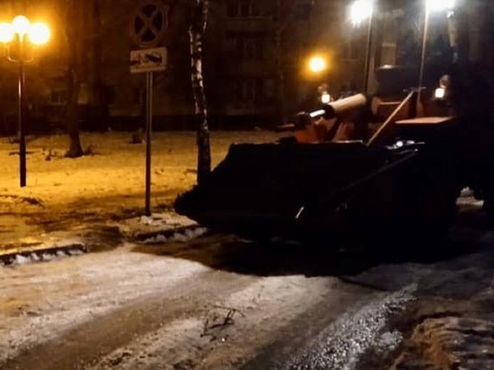 В Белгородской области не успевают убирать последствия снегопадов