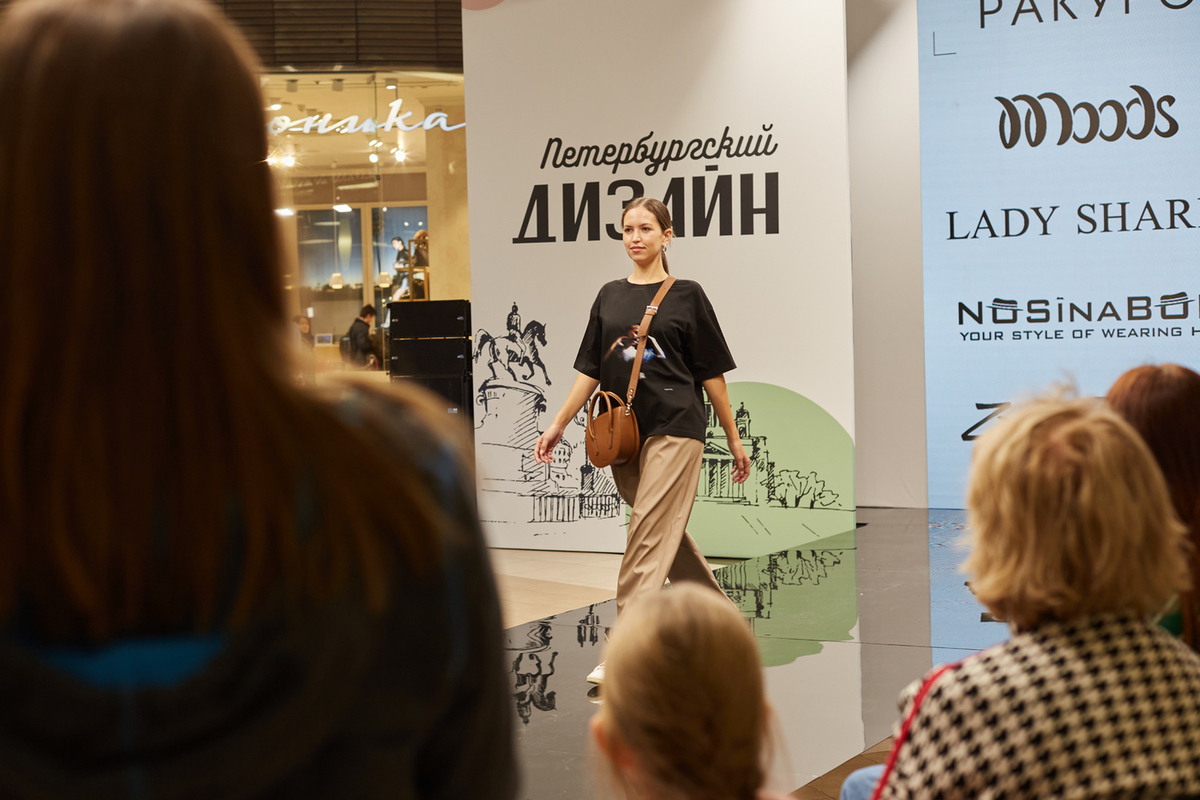 Санкт петербургские дизайнеры. Петербургские дизайнеры лето показ. 23 Года дизайнер из Санкт-Петербурга. Выставка модная волна в Санкт-Петербурге. Показ коллекции в ресторане.