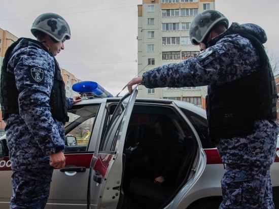 Пьяный пензенец накинулся с кулаками на мужчину во дворе