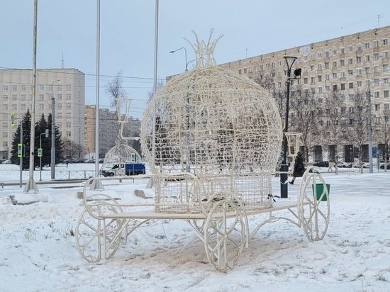 На площади Ленина разместилось уже несколько праздничных фотозон