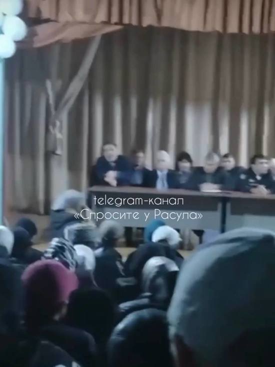 В Кизлярском районе Дагестана учителя вышли на протест