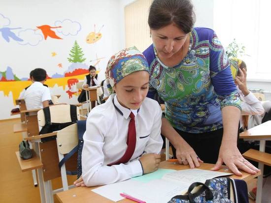 В Дагестане повысят зарплаты учителям