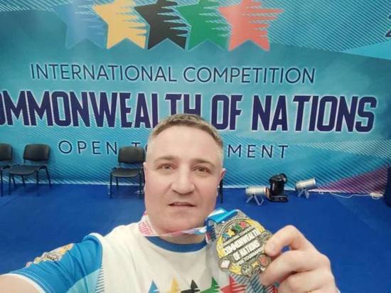 Спортсмен с Сахалина завоевал серебро на международных соревнованиях по пауэрлифтингу