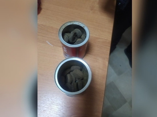 В Улан-Удэ у 61-летнего мужчины нашли гашиш в банках из-под кофе