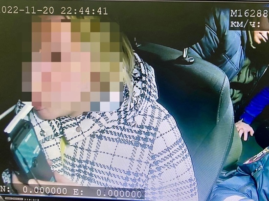 В Салехарде 54-летняя пьяная дама за рулем авто попалась инспекторам ГИБДД