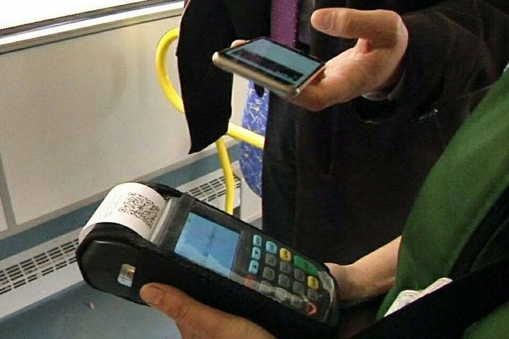 Костромичи, у которых на смартфонах есть функция NFC, могут сэкономить на проезде в автобусах