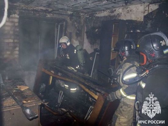 В Салавате при пожаре в доме спасли двух человек, еще десять эвакуировали