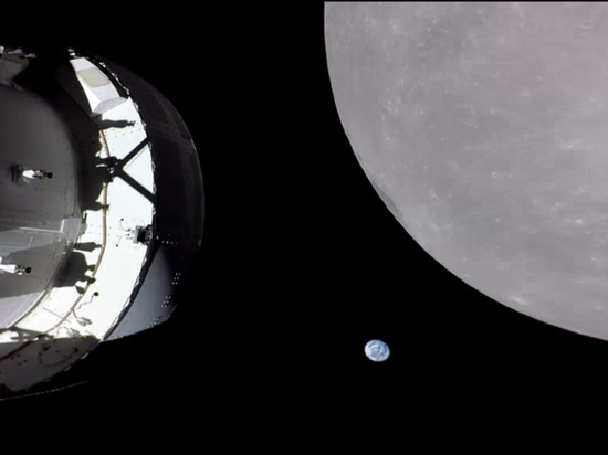 Космическая капсула "Орион" с манекенами приблизилась к Луне