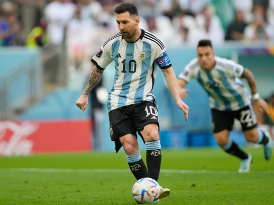 Нападающий аргентинской сборной с пенальти открыл счет в матче