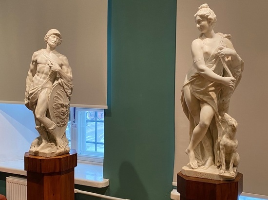 Две уникальные статуи прибыли в Серпуховский музей из Эрмитажа