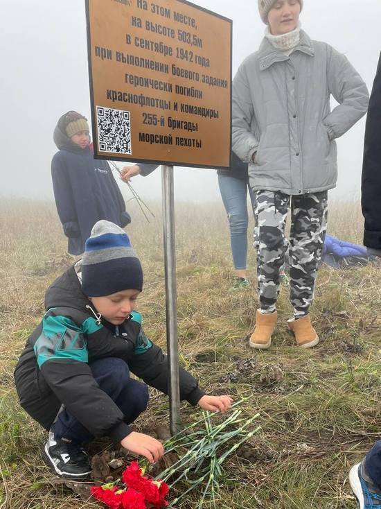 Волонтеры установили памятный знак на месте гибели воинов-краснофлотцев на горе в Крымском районе
