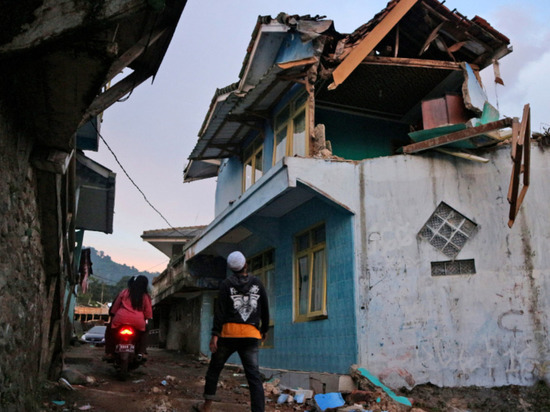 После землетрясения в Индонезии нашли уже 268 погибших