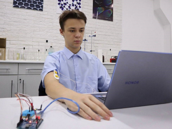 Астраханский школьник разработал прибор, подавляющий нервные тики