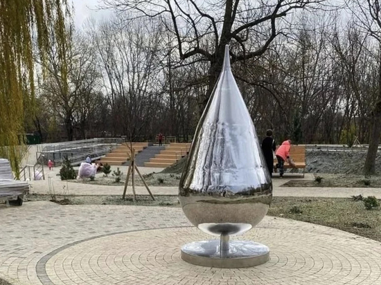 Странный памятник в виде анальной пробки  в Краснодарском крае не простоял и дня