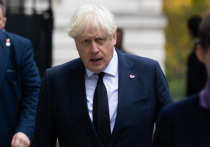 Экс-глава британского правительства Борис Джонсон в интервью CNN Portugal рассказал о том, что решение Москвы начать боевые действия на территории Украины стало настоящим шоком для всех западных политиков. В Европе оказались не готовы к таким масштабным вызовам в сфере безопасности, и страны ЕС реагировали на это по-разному.