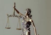 В Железногорске женщина поранила палец из-за плохого стула в столовой