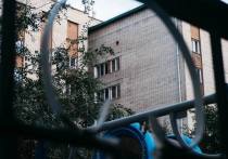 Ночью на улице Комсомольской в Чите двое мужчин попытались отнять у 19-летней девушки сумку, однако пострадавшая дала отпор и запомнила обидчиков. Позже полиция нашла грабителей
