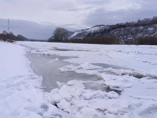 Игры детей на тонком льду реки обеспокоили главу кузбасского города