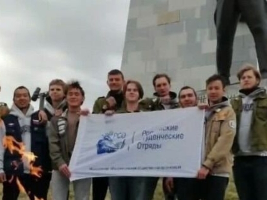 Студенты из Удмуртии помогли восстановить мемориала на Донбассе