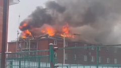 В Солнечногорске загорелся хостел: видео происшествия