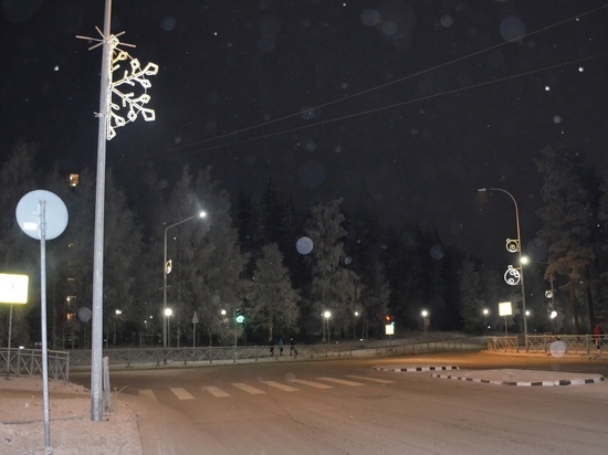 Город Карелии уже украсили новогодними светильниками