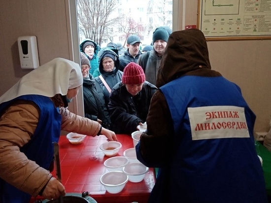 Более 700 горячих обедов раздали в «Сквере Милосердия» в Кургане