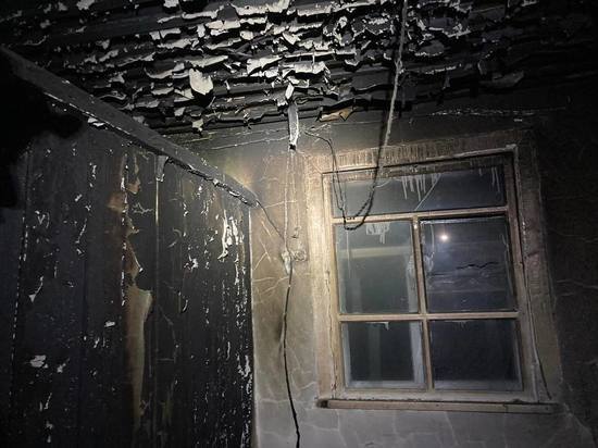 Четверых пострадавших в пожаре в Окинском районе Бурятии доставили в Улан-Удэ