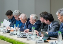 Совещание в Волгограде проводит первый заместитель Председателя Совета Федерации Андрей Яцкин