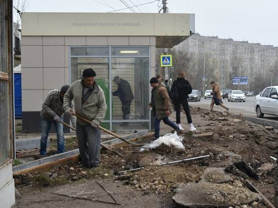 В Астрахани до конца года появятся 30 обустроенных остановок