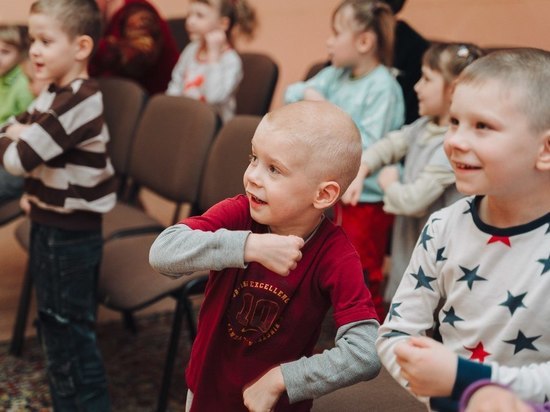 Фонд «Дети земли русской» привез в Великие Луки вещи для эвакуированных детей из Донбасса