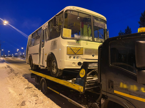 Двое водителей городских автобусов перевозили пассажиров в Томске без водительских прав