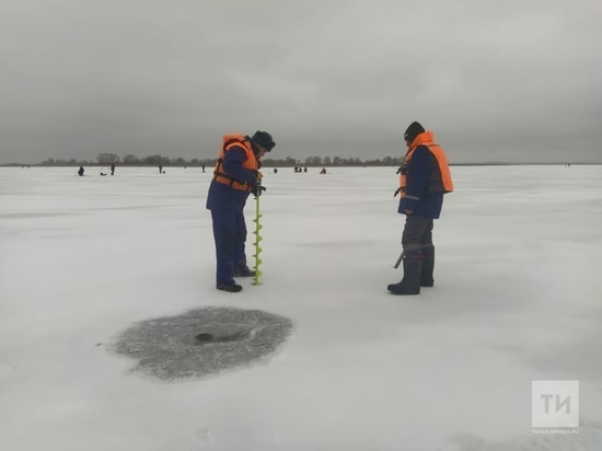 Первые протоколы выписали фанатам зимней рыбалки в Татарстане