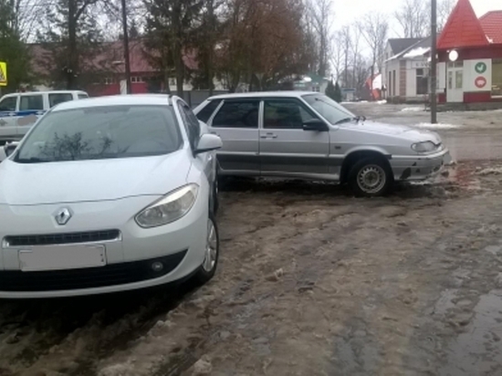 В Тамбовской области женщина на парковке попала под колёса иномарки