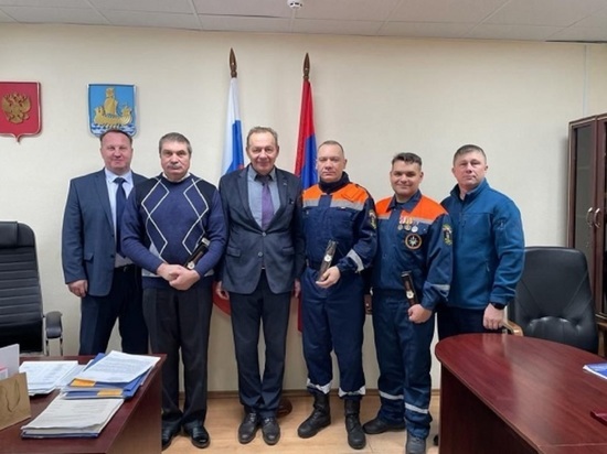 В Костроме наградили сотрудников МЧС, отличившихся при спасении экипажа вертолета МИ-2