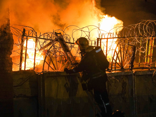 Специалист по пожарной безопасности сгоревшего склада не признал вины