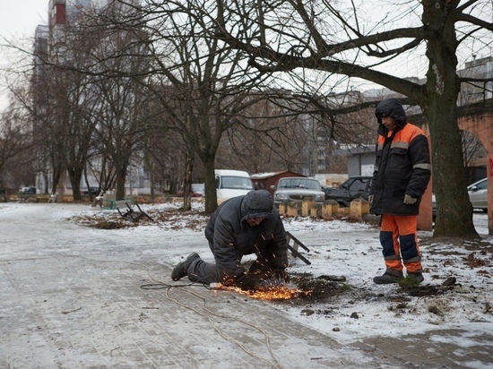 Установка скамеек и урн