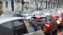 На улицах Кишинева образовались пробки: выключились светофоры